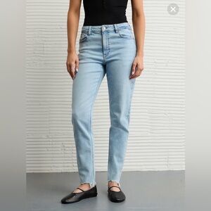 American Eagle Outfitters AE Stretch Mom Jean in Light Wash Skylight Size 2